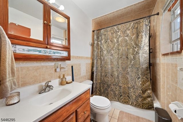 22 George St, Clifton City, NJ 07011
