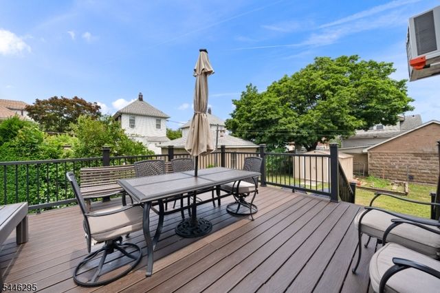 22 George St, Clifton City, NJ 07011