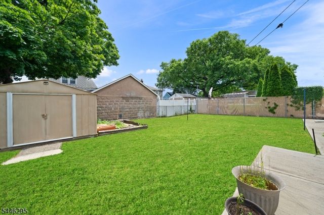 22 George St, Clifton City, NJ 07011