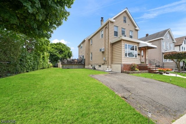 22 George St, Clifton City, NJ 07011