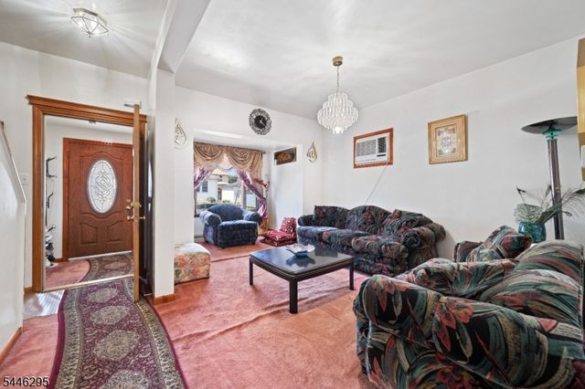 22 George St, Clifton City, NJ 07011