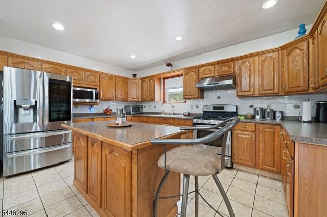 22 George St, Clifton City, NJ 07011