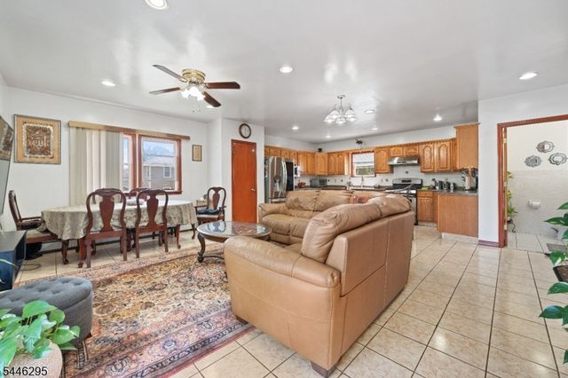 22 George St, Clifton City, NJ 07011