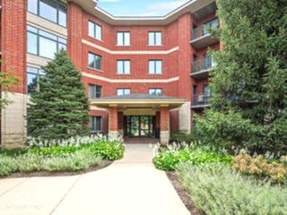 855 22nd Street 202, Lombard, IL 60148