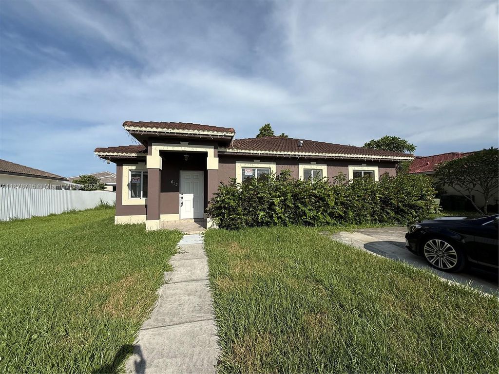 613 SE 14th Pl, Homestead, FL 33033