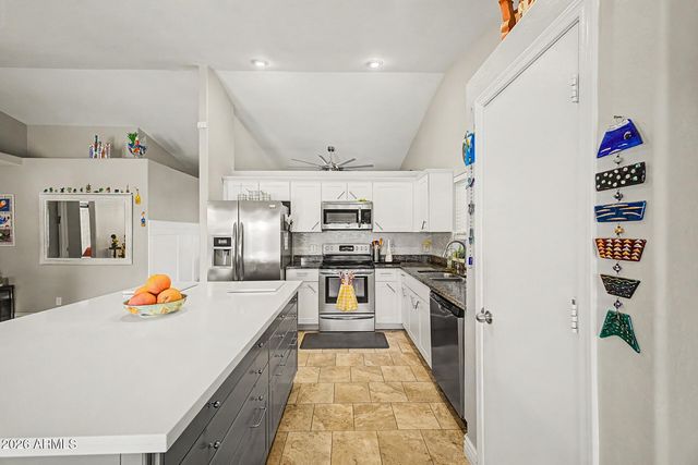 10415 E CAPRI Avenue, Mesa, AZ 85208