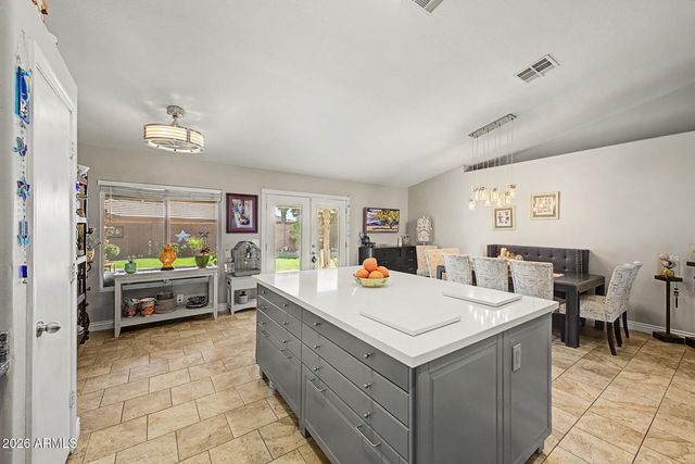 10415 E CAPRI Avenue, Mesa, AZ 85208