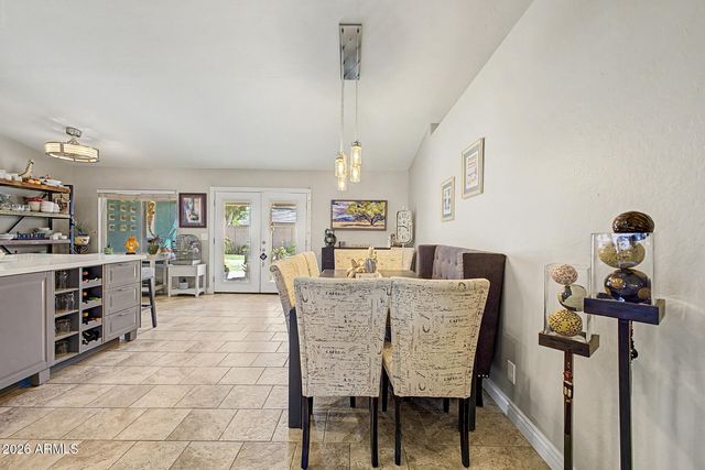 10415 E CAPRI Avenue, Mesa, AZ 85208