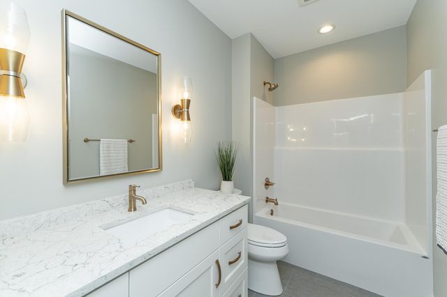 2764 Scenic Point Drive SW, Rochester, MN 55902