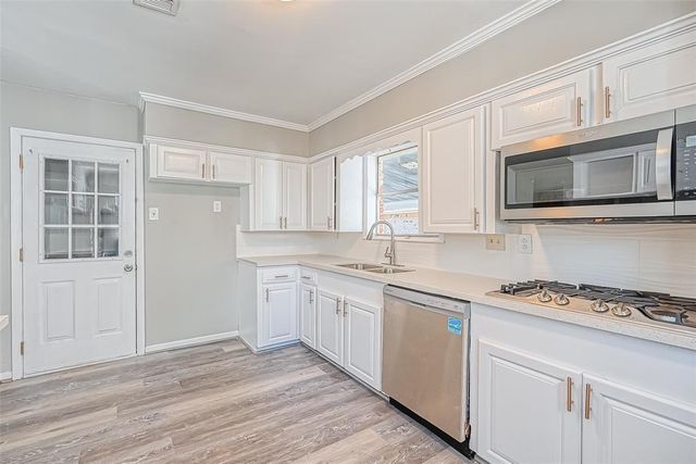 211 Loon River Drive, Houston, TX 77336