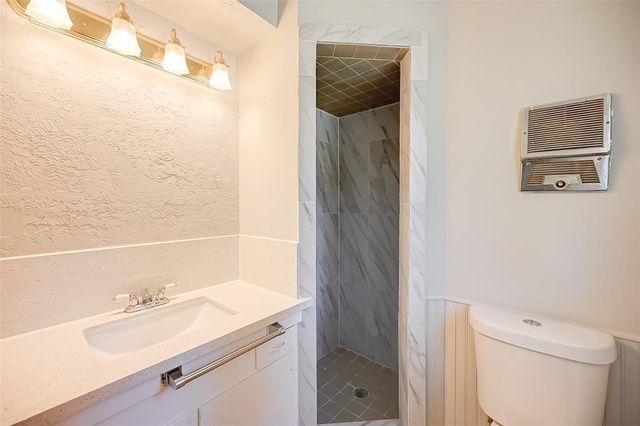 211 Loon River Drive, Houston, TX 77336