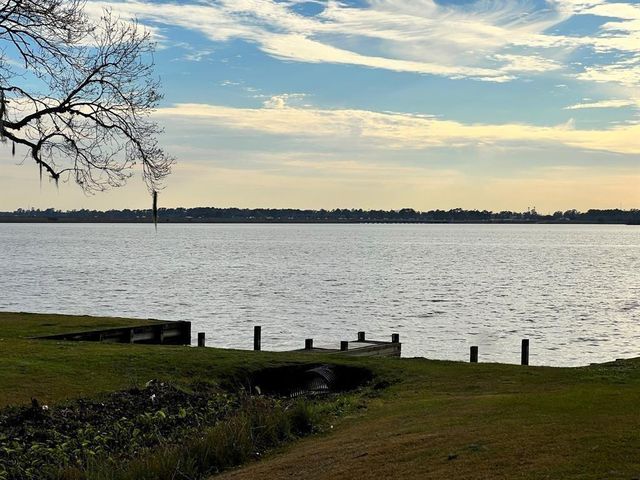 211 Loon River Drive, Houston, TX 77336