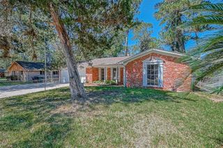 211 Loon River Drive, Houston, TX 77336