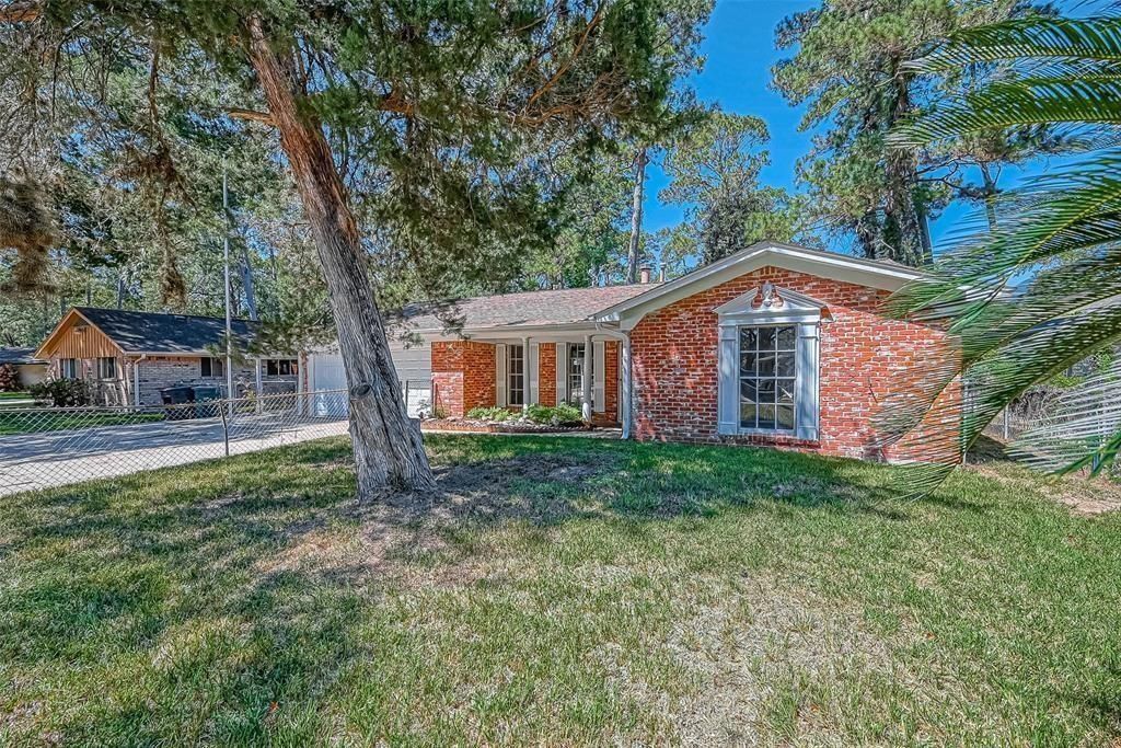 211 Loon River Drive, Houston, TX 77336