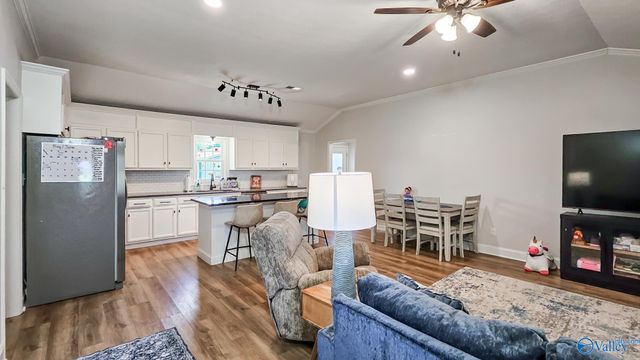 1907 West Hobbs Street, Athens, AL 35611