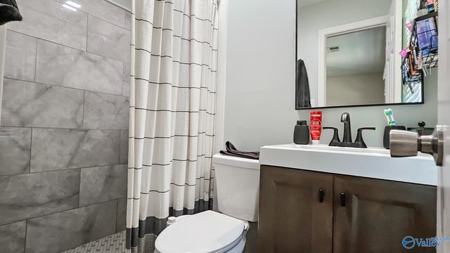 1907 West Hobbs Street, Athens, AL 35611