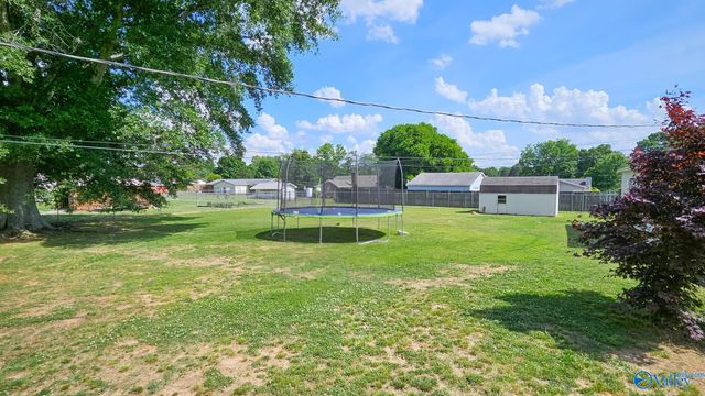 1907 West Hobbs Street, Athens, AL 35611