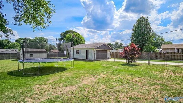 1907 West Hobbs Street, Athens, AL 35611