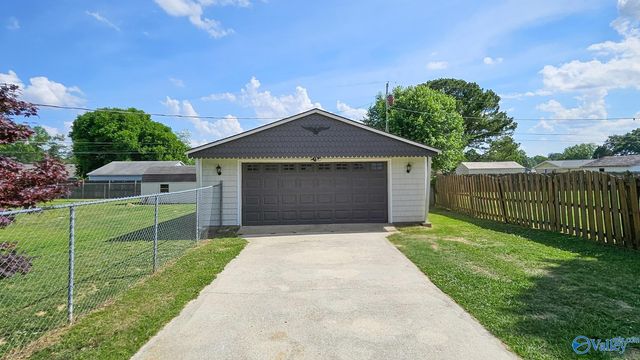 1907 West Hobbs Street, Athens, AL 35611