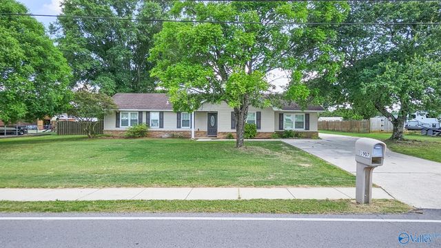 1907 West Hobbs Street, Athens, AL 35611