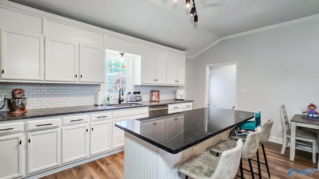 1907 West Hobbs Street, Athens, AL 35611