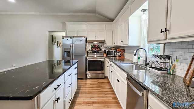 1907 West Hobbs Street, Athens, AL 35611