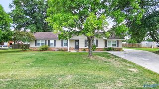 1907 West Hobbs Street, Athens, AL 35611