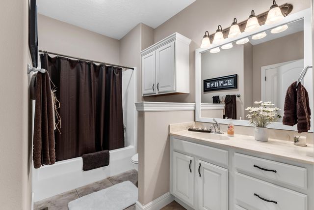 860 Silvercliff Way, Branson West, MO 65737