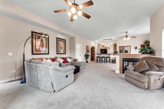 860 Silvercliff Way, Branson West, MO 65737