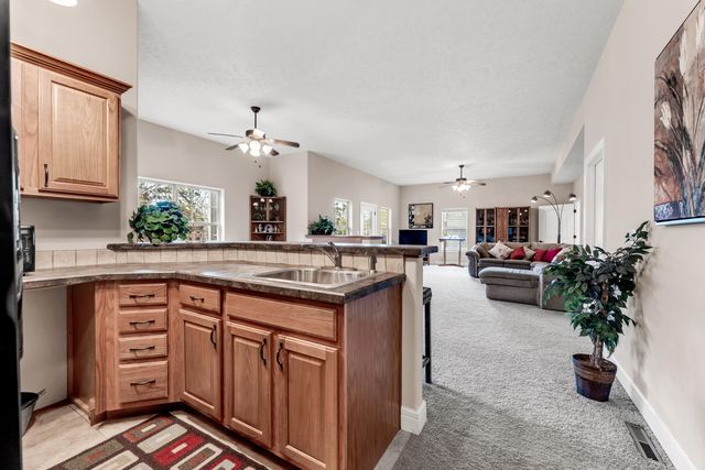 860 Silvercliff Way, Branson West, MO 65737