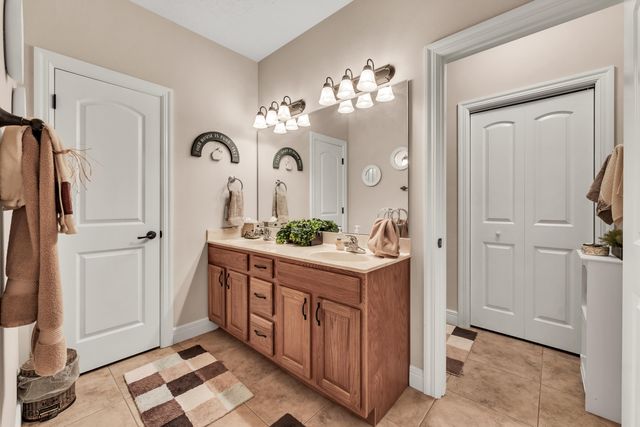 860 Silvercliff Way, Branson West, MO 65737