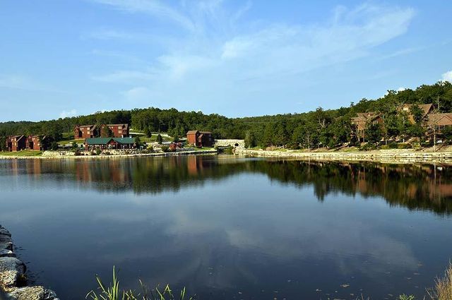 860 Silvercliff Way, Branson West, MO 65737