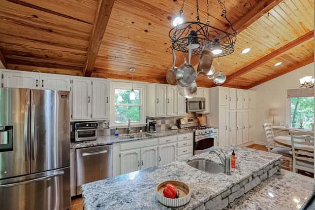105 Nathan Forest Ct, Hendersonville, TN 37075