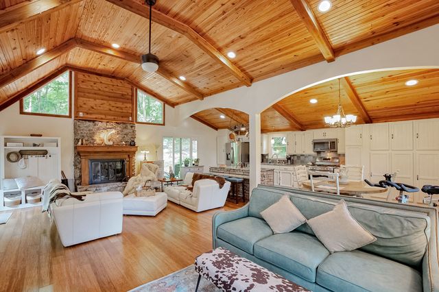 105 Nathan Forest Ct, Hendersonville, TN 37075