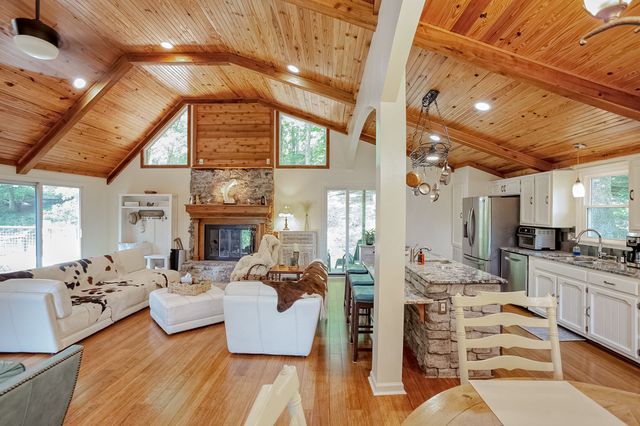 105 Nathan Forest Ct, Hendersonville, TN 37075