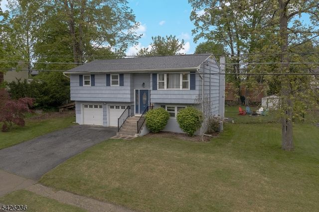 10 Birch Dr, Newton Town, NJ 07860