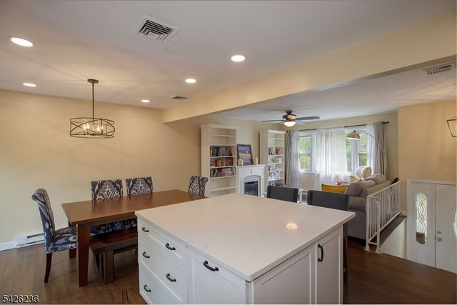 10 Birch Dr, Newton Town, NJ 07860