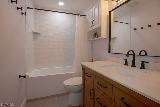 10 Birch Dr, Newton Town, NJ 07860