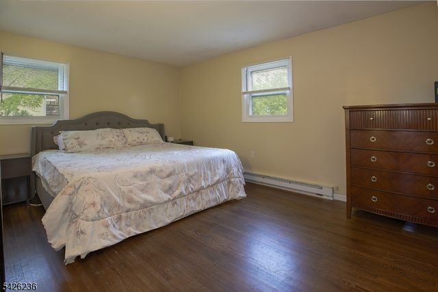 10 Birch Dr, Newton Town, NJ 07860