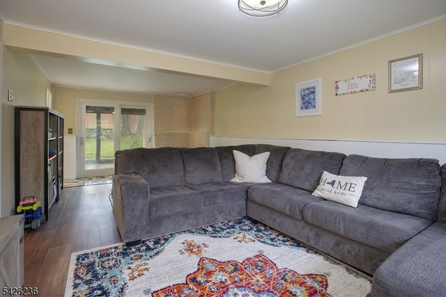 10 Birch Dr, Newton Town, NJ 07860