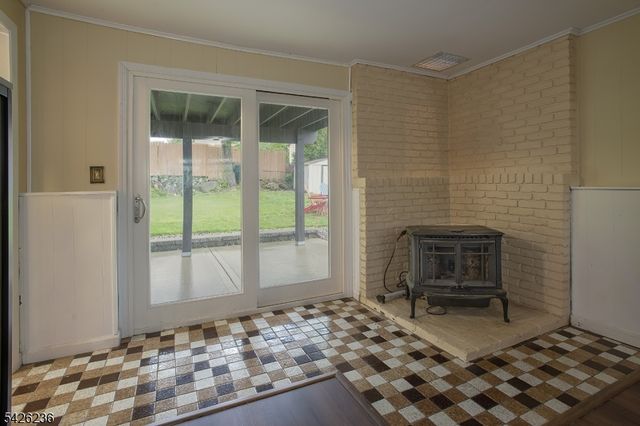 10 Birch Dr, Newton Town, NJ 07860