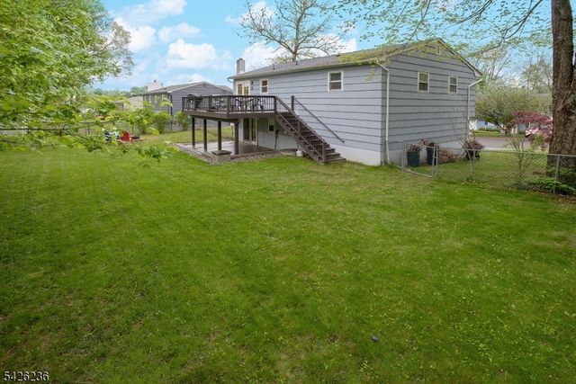 10 Birch Dr, Newton Town, NJ 07860