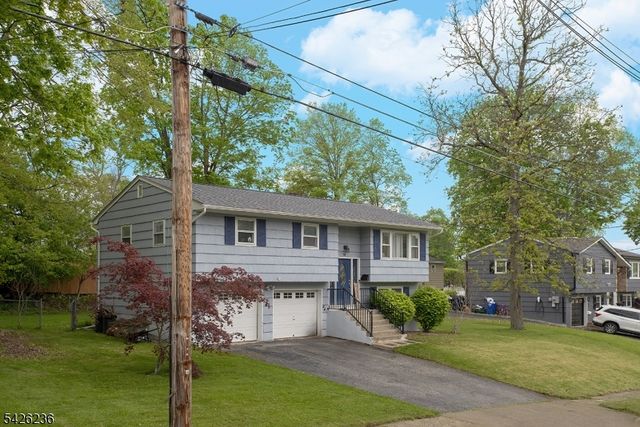 10 Birch Dr, Newton Town, NJ 07860