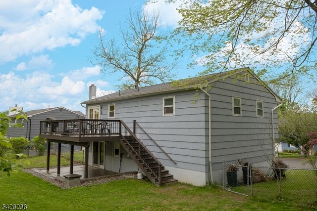 10 Birch Dr, Newton Town, NJ 07860