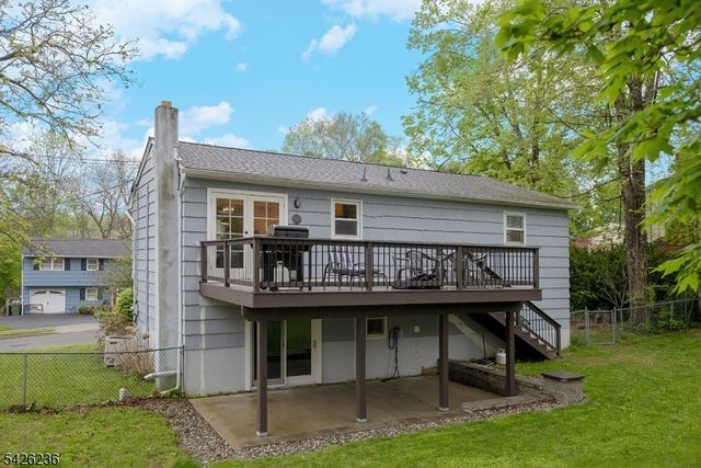 10 Birch Dr, Newton Town, NJ 07860