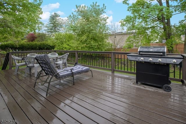 10 Birch Dr, Newton Town, NJ 07860