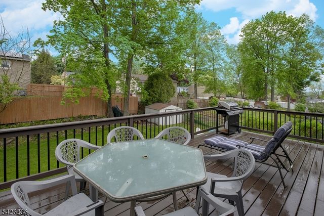 10 Birch Dr, Newton Town, NJ 07860