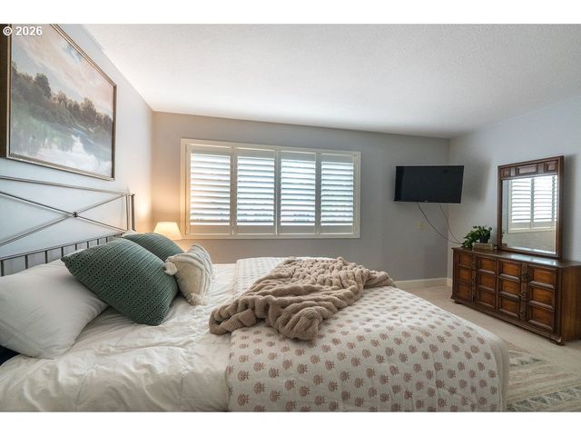 112 OSWEGO Smt, Lake Oswego, OR 97035