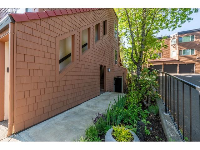 112 OSWEGO Smt, Lake Oswego, OR 97035