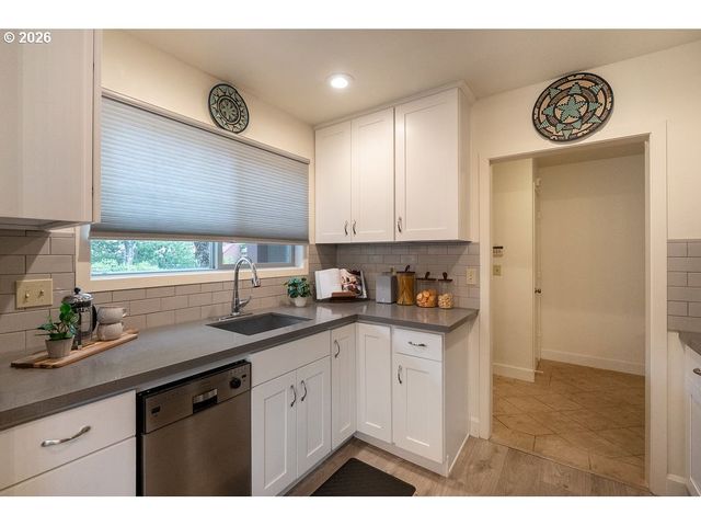 112 OSWEGO Smt, Lake Oswego, OR 97035
